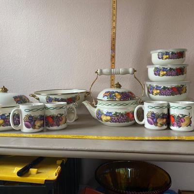 11 piece cornucopia, enameled, steel kitchen set