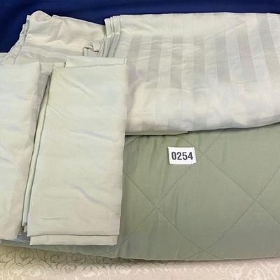 Full Size  Comforter and Sheet Set