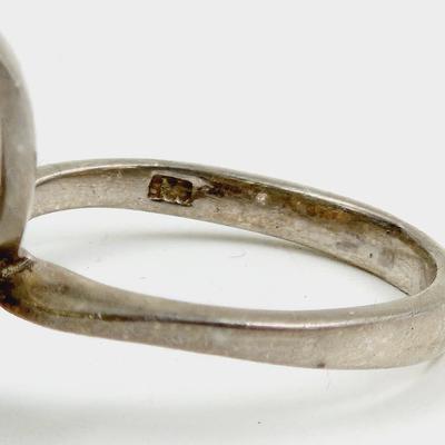 BEAUTIFUL . 925 SILVER RING W/ CUBIC ZIRCONIA