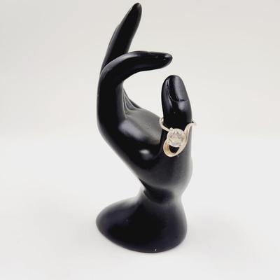 BEAUTIFUL . 925 SILVER RING W/ CUBIC ZIRCONIA
