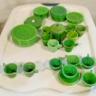 LOT 88  LARGE LOT OF CHILD JADITE TOY DISHES