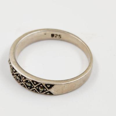 BEAUTIFUL DESIGNED .925 SILVER RING BAND