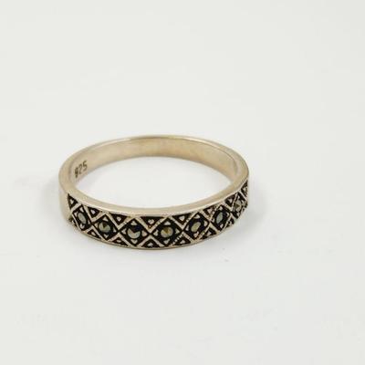 BEAUTIFUL DESIGNED .925 SILVER RING BAND