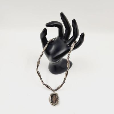 .925 SILVER NECKLACE AND CABASHON HOLDER