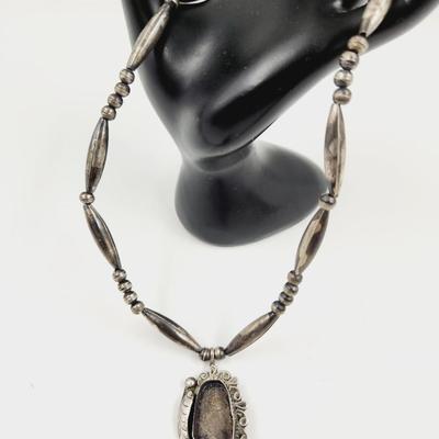 .925 SILVER NECKLACE AND CABASHON HOLDER