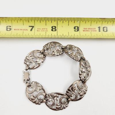 BEAUTIFUL DETAILED SILVER TONED BRACELET