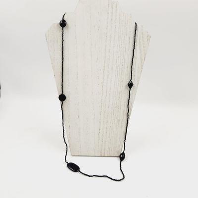VINTAGE BLACK BEADED NECKLACE