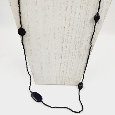 VINTAGE BLACK BEADED NECKLACE