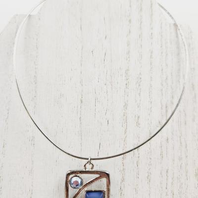 BLUE STONE PENDANT ROUND NECKLACE