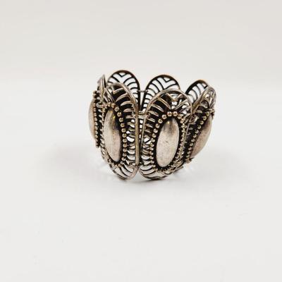 BEAUTIFUL METAL DETAILED BRACELET