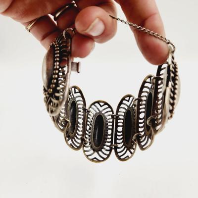BEAUTIFUL METAL DETAILED BRACELET