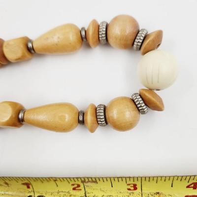 VINTAGE WOODEN BEADED DETAILED NECKLACE