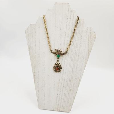 BEAUTIFULLY DETAILED GOLD TONED ELEGANT NECKLACE