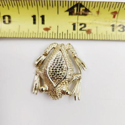 LIGHT GOLD TONED FROG PENDANT PIN