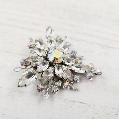 BEAUTIFUL ANTIQUE GLASS RHINESTONE DESIGNED BROOCH