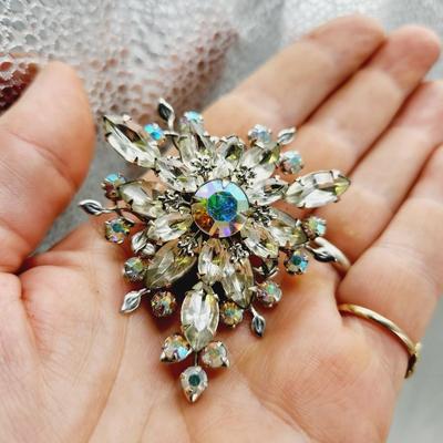 BEAUTIFUL ANTIQUE GLASS RHINESTONE DESIGNED BROOCH