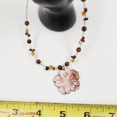 BEAUTIFUL LIQUID MOTHER OF PEARL NECKLACE