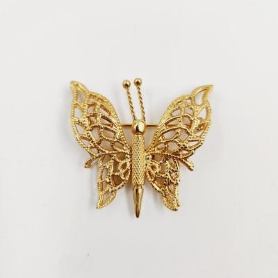 VINTAGE MONET GOLD TONED DOUBLE WINGED BROOCH