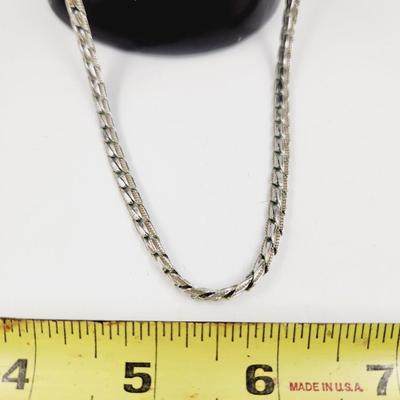 VINTAGE SARAH COVENTRY SILVER TONED NECKLACE