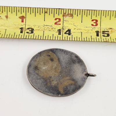 BEAUTIFUL FLOWER STONE SILVER TONED PENDANT