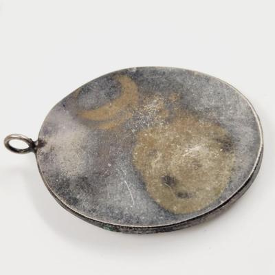 BEAUTIFUL FLOWER STONE SILVER TONED PENDANT