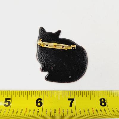 VERY CUTE CAT PIN