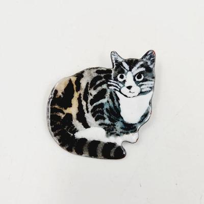 VERY CUTE CAT PIN