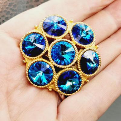 GOLD TONED & BLUE VINTAGE BROOCH