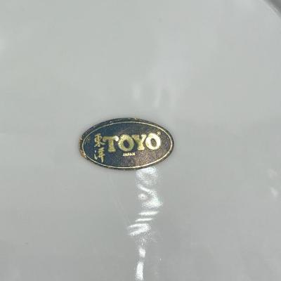 TOYO ~ Peacock Plate With Gold Accents