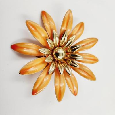VINTAGE SARAH COVENTRY ORANGE & GOLD TONED LAYERED FLOWER BROOCH