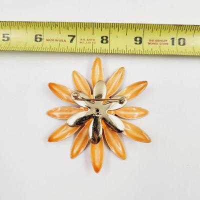 VINTAGE SARAH COVENTRY ORANGE & GOLD TONED LAYERED FLOWER BROOCH