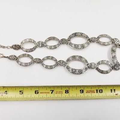 NICE DESIGNED SILVER TONED LINKED METAL NECKLACE