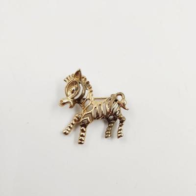 VINTAGE SARAH COVENTRY ZEBRA PIN