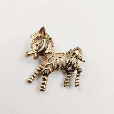 VINTAGE SARAH COVENTRY ZEBRA PIN
