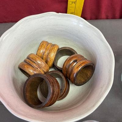 3 small bowls, napkin rings etc