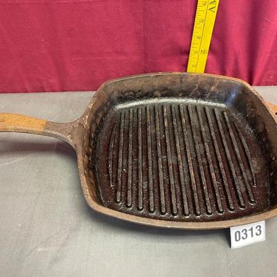 Lodge Cast iron pan