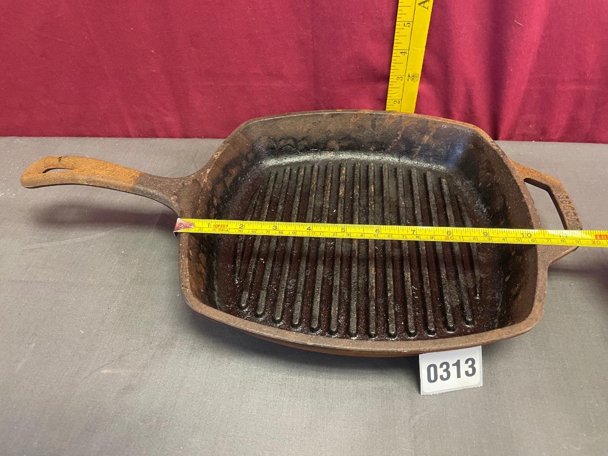 Lodge Cast iron pan