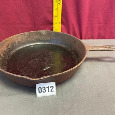 Cast iron skillet