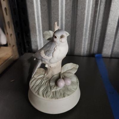 Porcelain bird music box