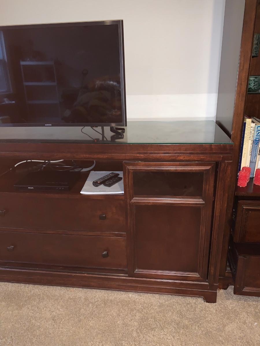 LOT 21R TV Console STAND; Samsung TV, Philips DVD Player, DVDs & More