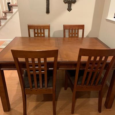 LOT 52R: Table w/Matching Chairs