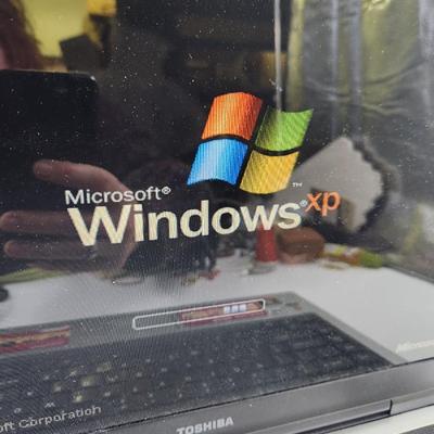 EARLY 2000S WORKIJLNG TOSHIBA LAPTOP W/ DVDR AND MORE