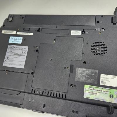 EARLY 2000S WORKIJLNG TOSHIBA LAPTOP W/ DVDR AND MORE