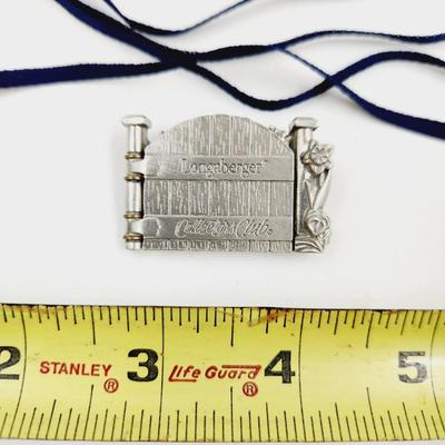 LONGABERGER COLLECTORS CLUB COTTAGE GATE TIE ON LAPEL PIN