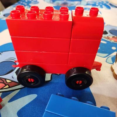 ASSORTMENT OF MEGA BLOCKS