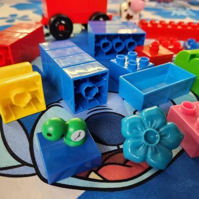 ASSORTMENT OF MEGA BLOCKS