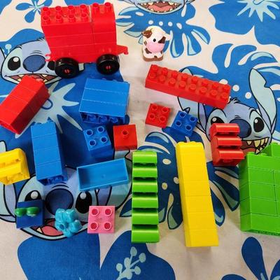 ASSORTMENT OF MEGA BLOCKS