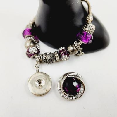 BEAUTIFUL SILVER TONE & PURPLE SNAP BRACELET W/ BEADS