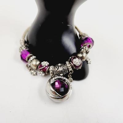 BEAUTIFUL SILVER TONE & PURPLE SNAP BRACELET W/ BEADS