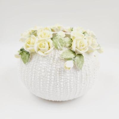 JOLIE FLEURS - SEYMOUR MANNS DETAILED BONE CHINA VASE
